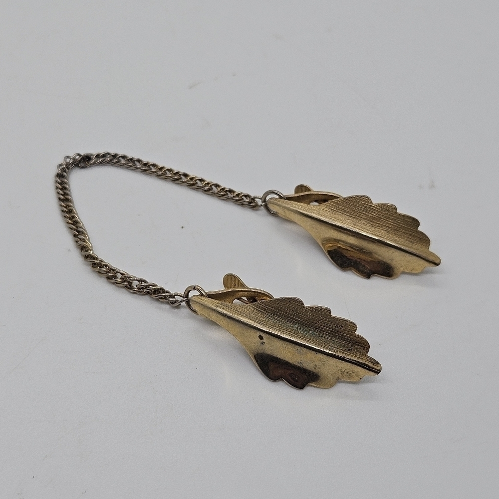 vintage leafy gold tone scarf or shawl clip